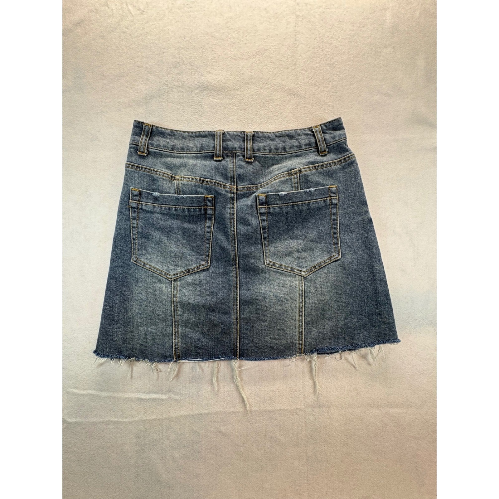 Forever 21 Denim Mini Skirt Women’s Medium Distressed Raw Hem Blue Pockets
