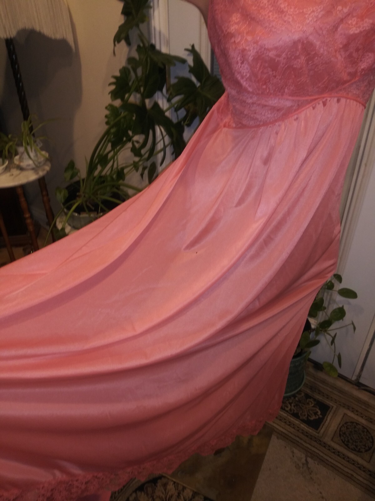 VTG SILKY FROSTED SHINE SHEER CHANTILLY LACE GOWN DRESS NIGHTGOWN 36″ S