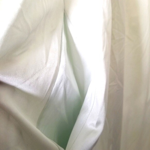 Vintage Women’s Light Mint Green Satin Robe Pit to Pit 27in Right Side Pocket