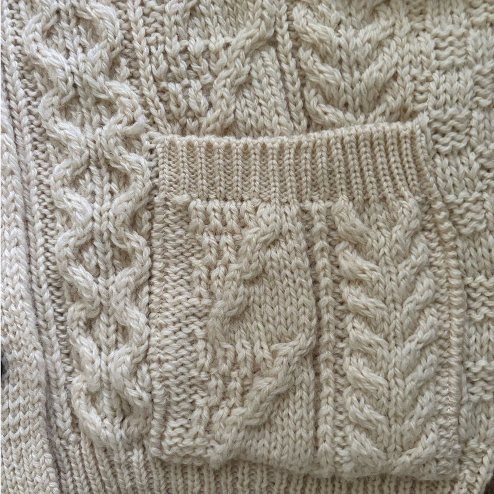 VTG British Wool Chunky Oversize Wool Cable Knit Cardigan Sweater Sz S Ivory