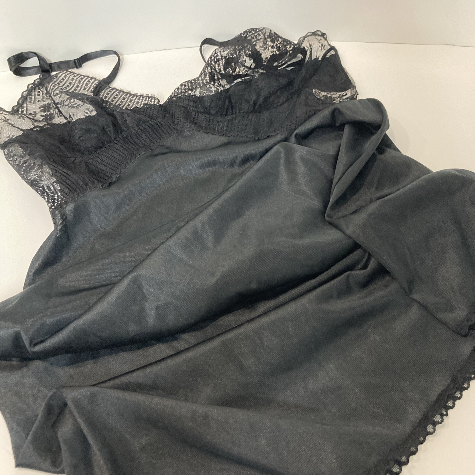 Formfit Slip Vintage Black 34 (10-12) Preowned Excellent Condition
