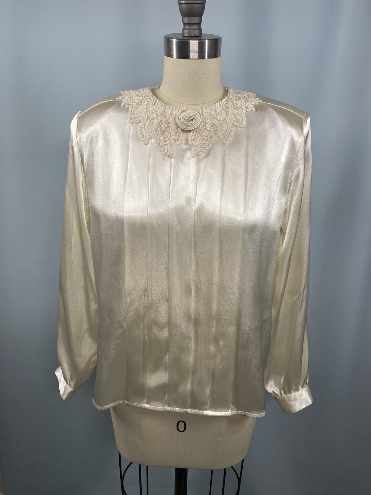 Vintage Blouse PETITE SOPHISTICATE SIZE 2P XS ivory satin top pleat lace 80s 90s