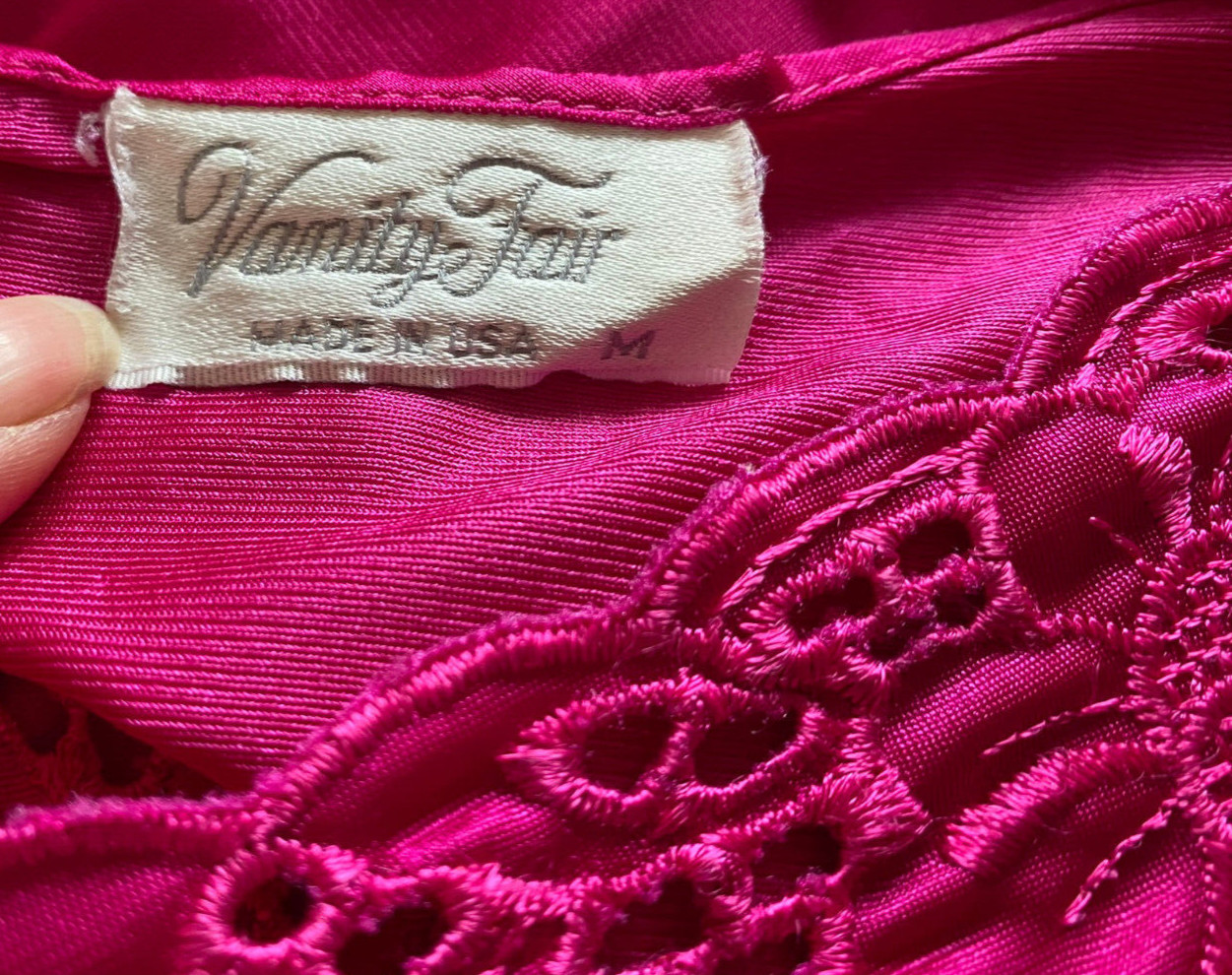 Vtg VANITY FAIR Women’s Butterfly Lace Nightgown Hot Pink Magenta Size Medium M