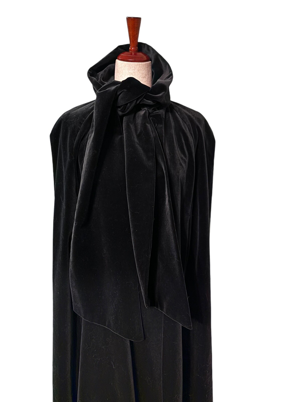 Vintage Maxx Meren Velvet Cape Heavy Black Made In USA Attached Scarf Size M