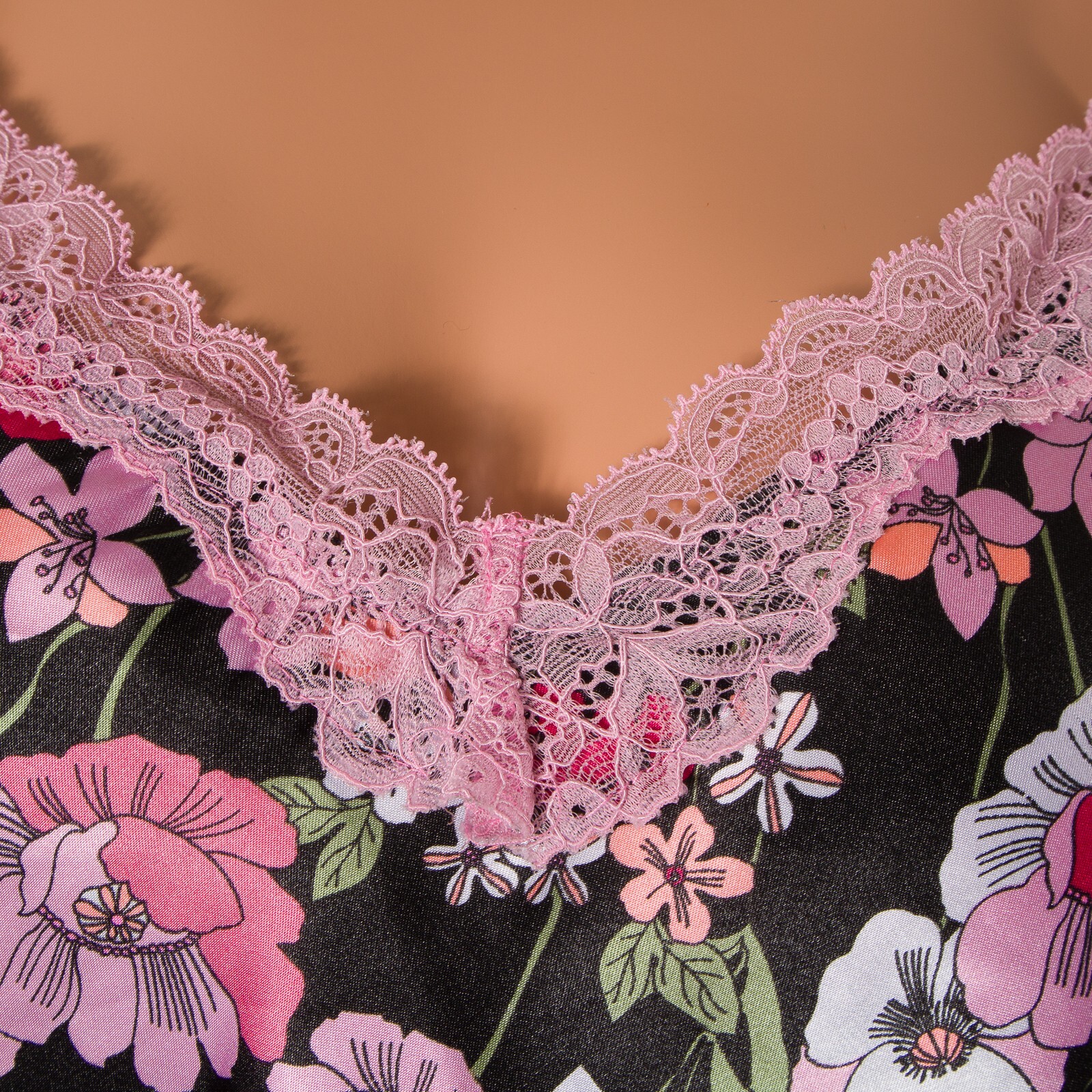 💖 SECRET TREASURES Sleepwear Medium Cami Tank Top Floral Silky Satin