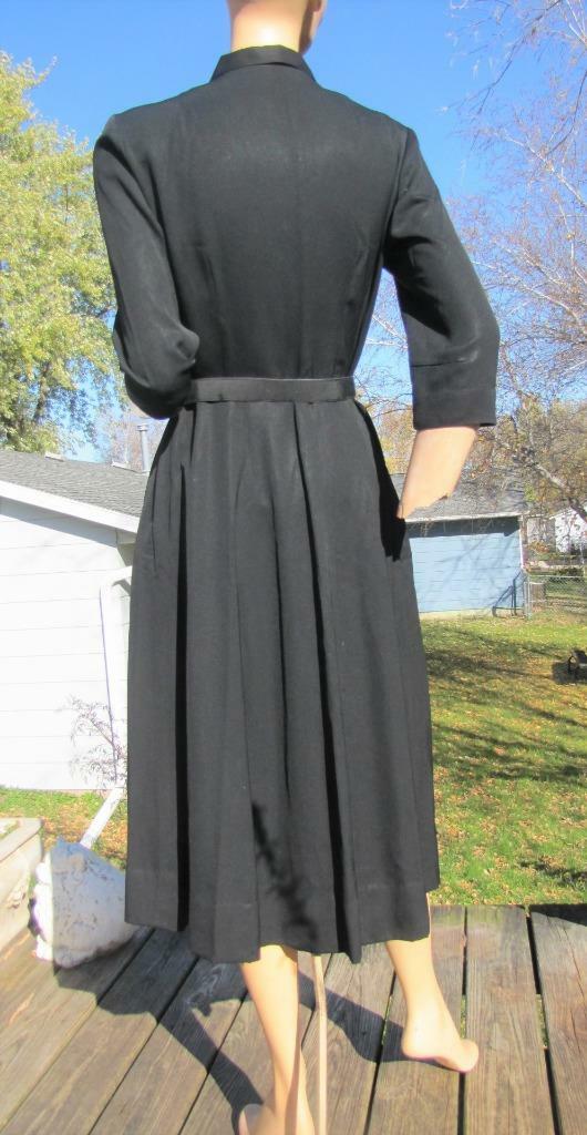 1940s MINX MODES BLACK GABARDINE DRESS W PURPLE CORDUROY BODICE 26W