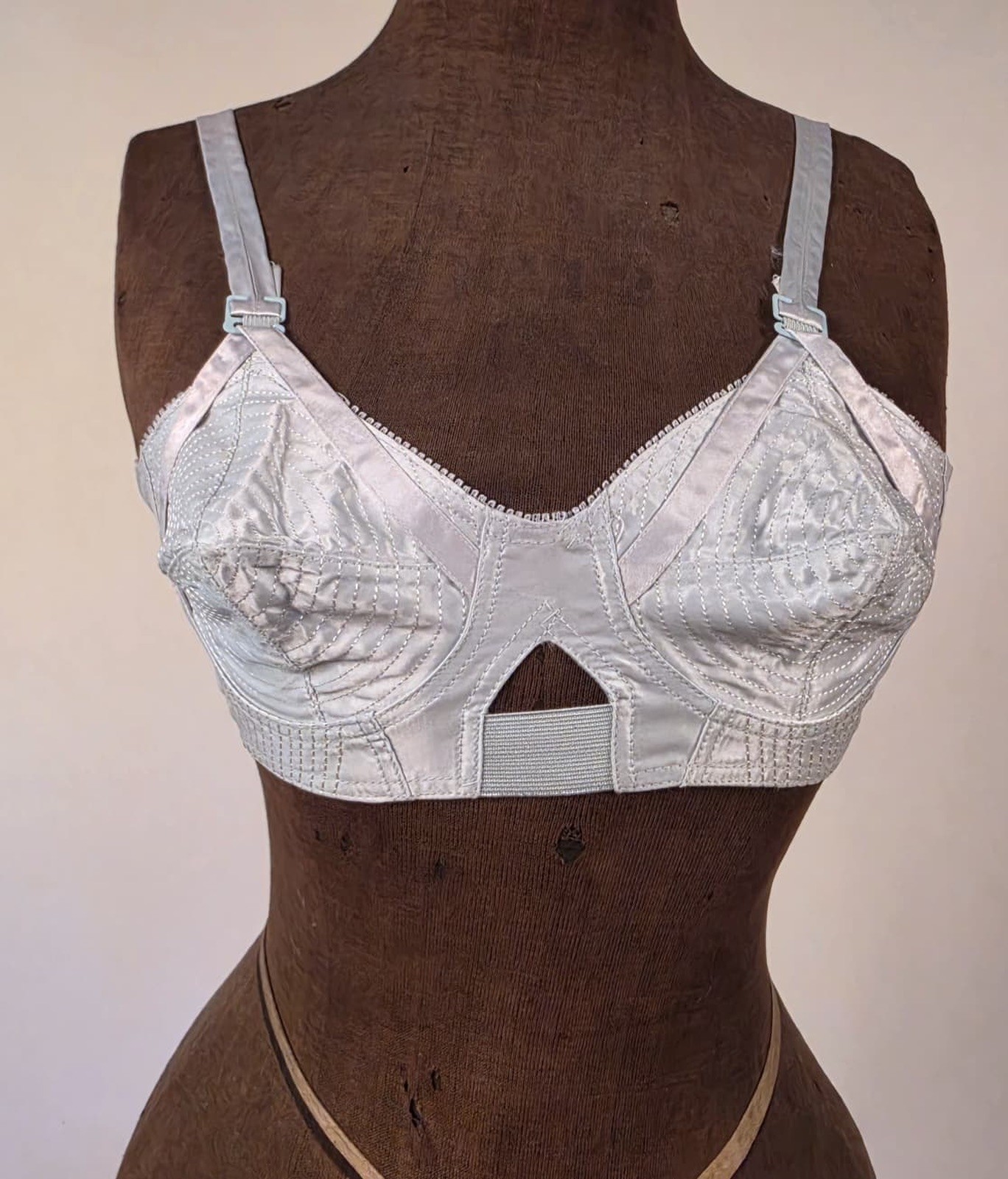 ANTIQUE 1940’S BABY BLUE SATIN BULLET BRA OLD STOCK SIZE 34A