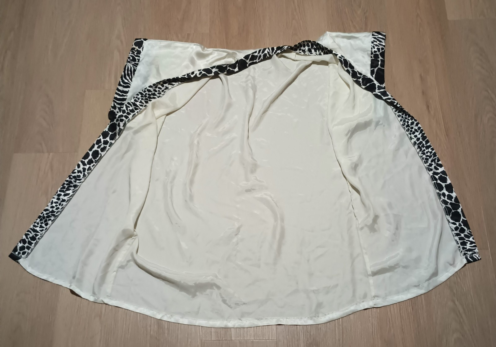 Vtg CIRCA 2000 Silky Satiny Animal Print Kimono Kaftan Lounge Robe L