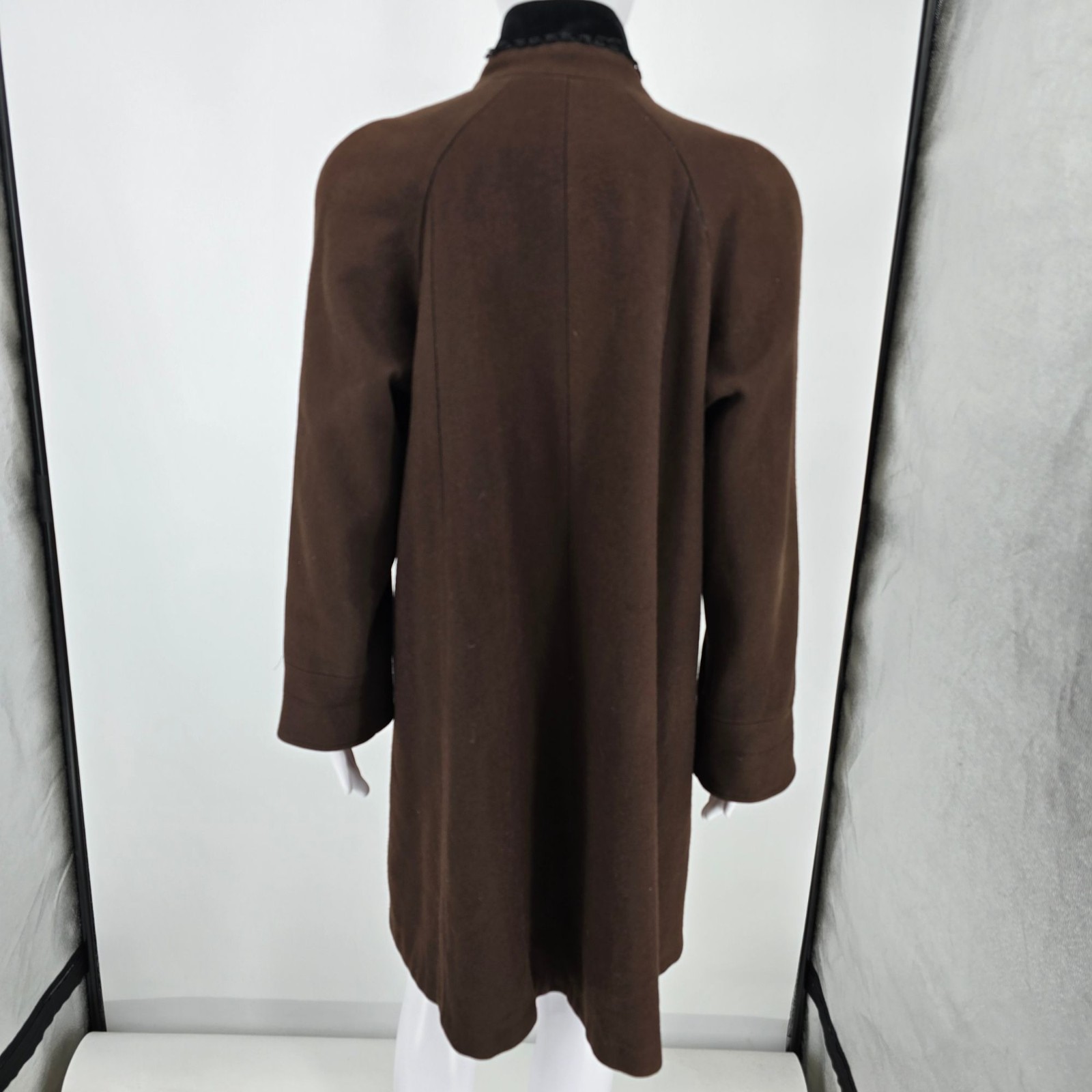 Vintage 1980s Stephanie Matthews Velvet Collar Brown Wool Coat (Size 4) *Fair