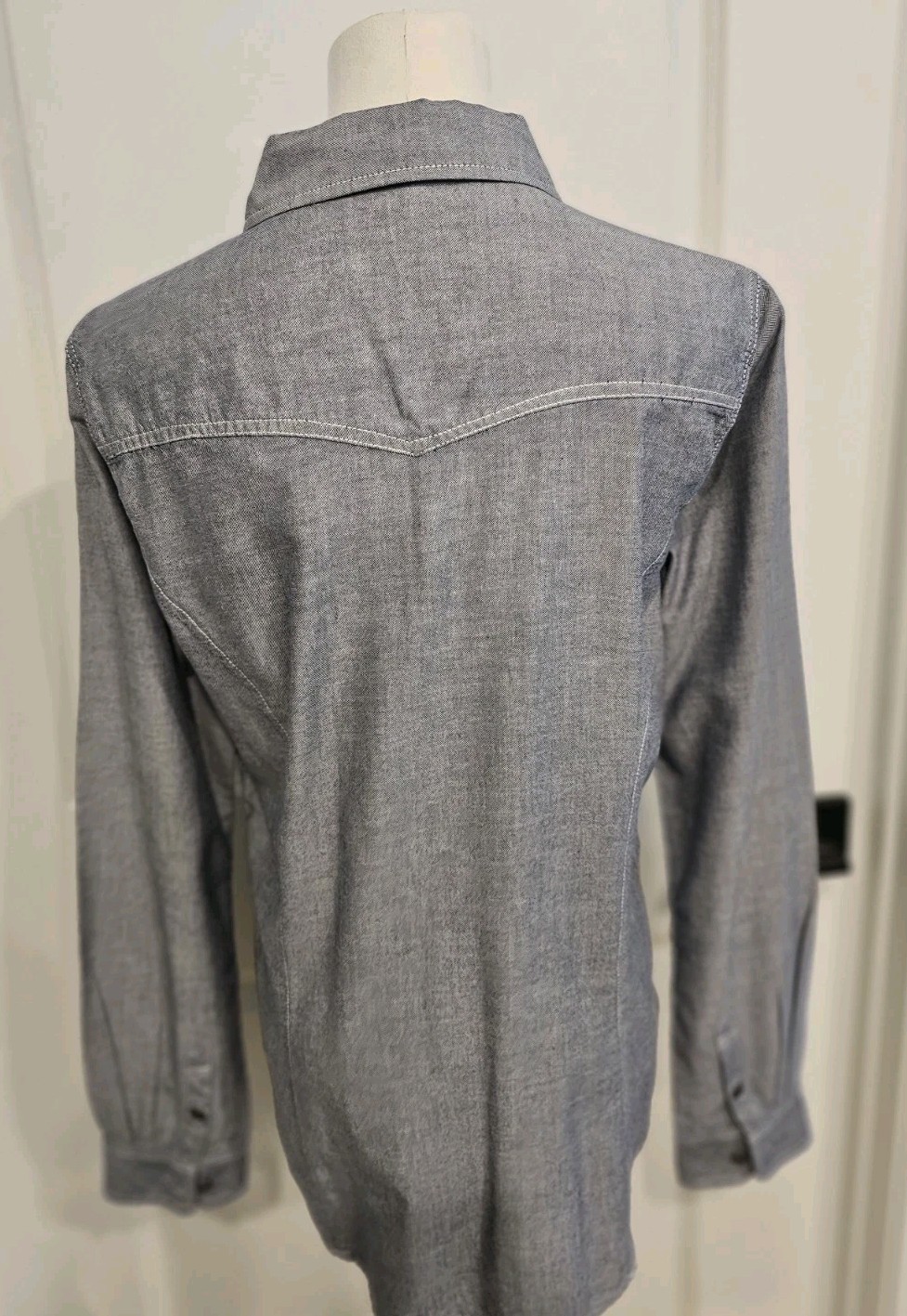 Vintage Womens Levi’s Chambray 100% Cotton Shirt Metal Buttons