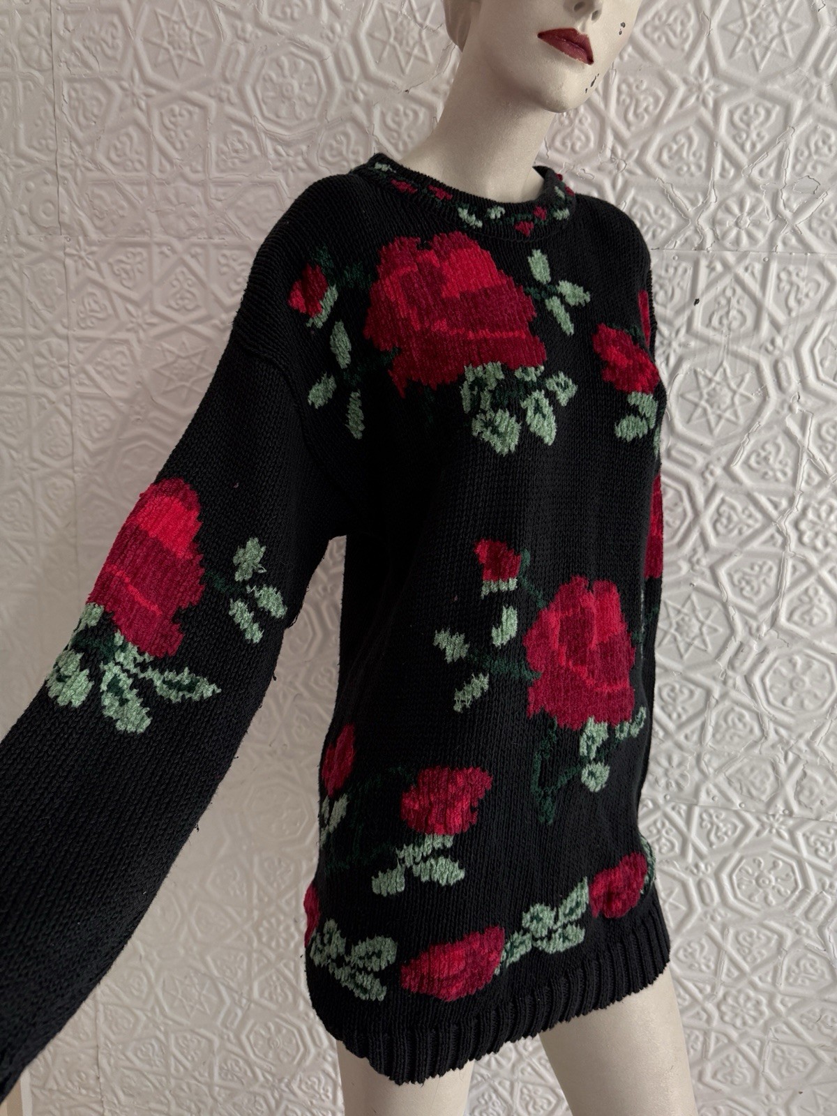 vintage 1980s/90s black floral intarsia sweater chenille cotton roses oversize M