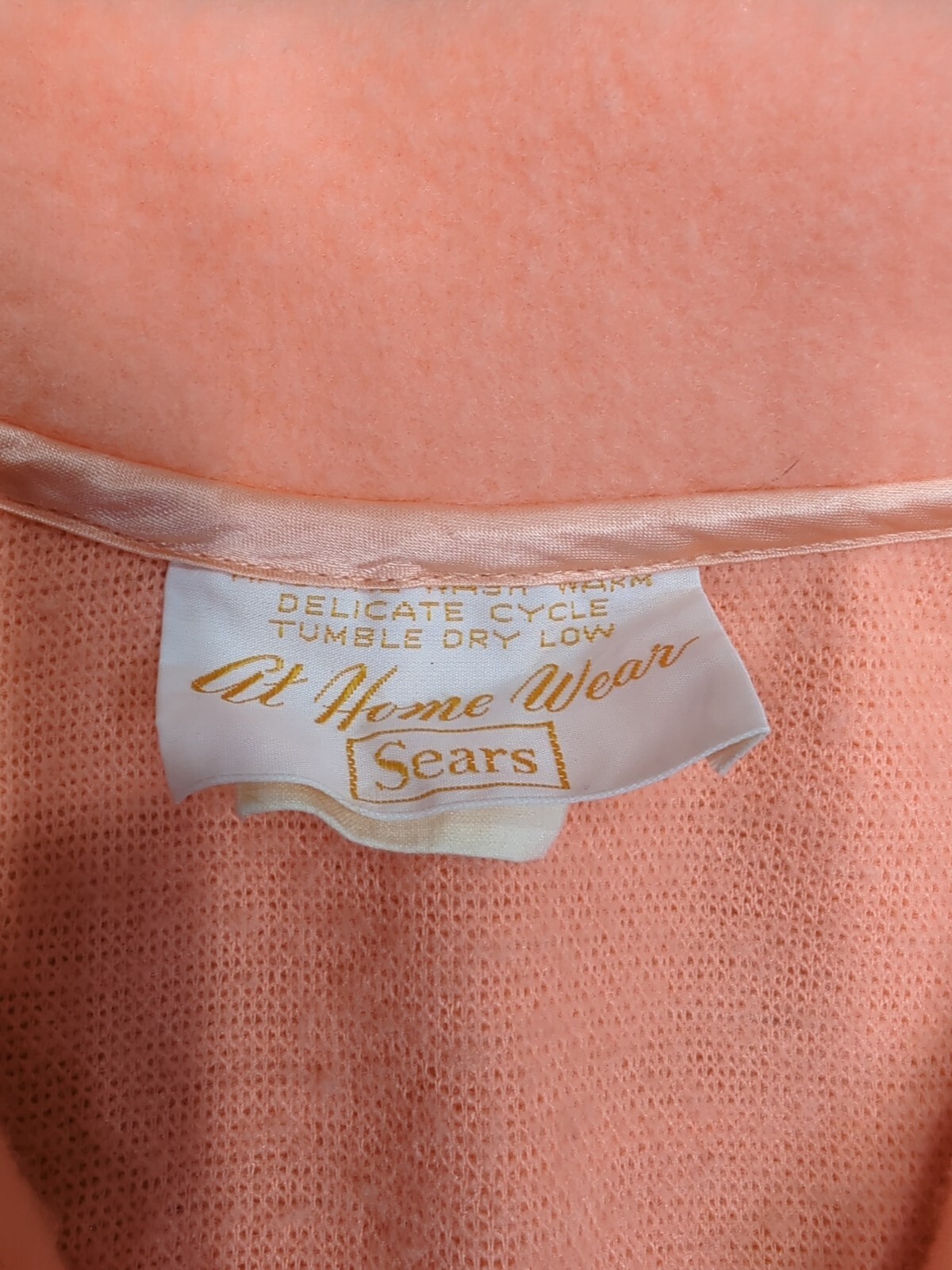 Vintage 60’s/70’s peachy orange Fleece Robe/ Housecoat nightgown Sz Medium