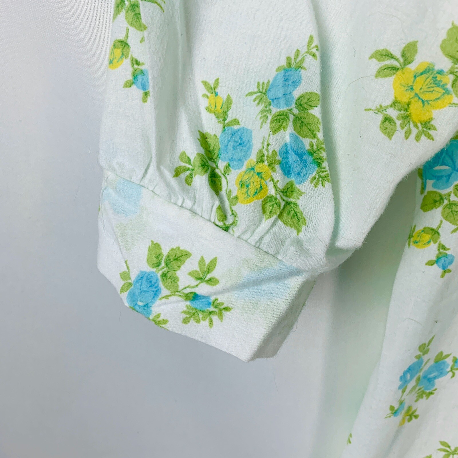 Vintage night gown NWT White Green Floral white ruffles light size 38 large