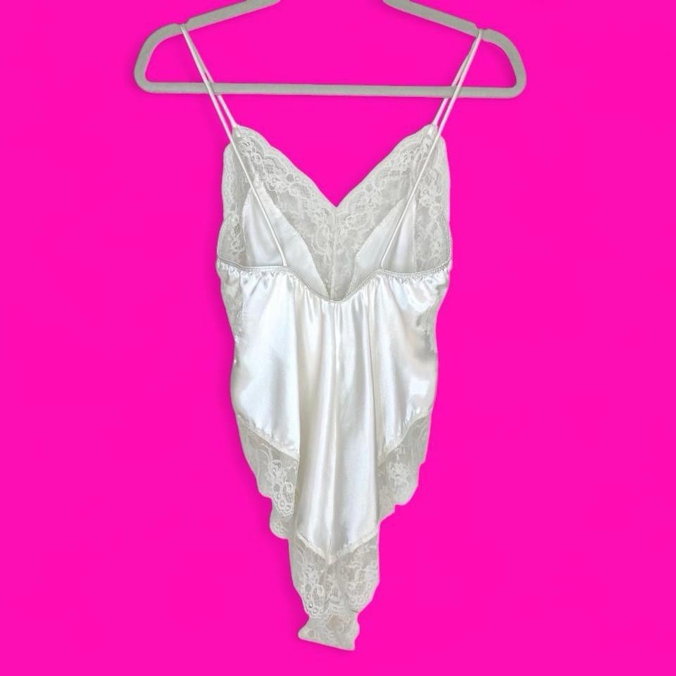 Vintage 90’s Ms. Leslee White Lace Sexy Lingerie Sleeveless Bodysuit