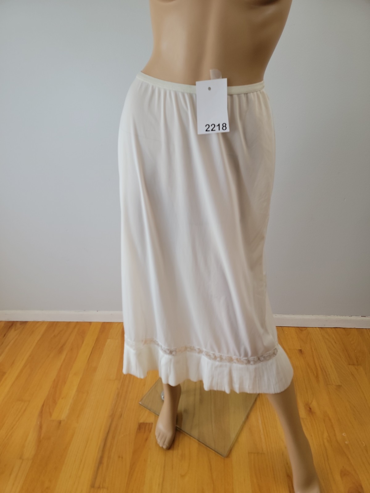 Vintage Vanity Fair Tricot Nylon PTab White Half Slip Pleat/Lace Detail Size 5