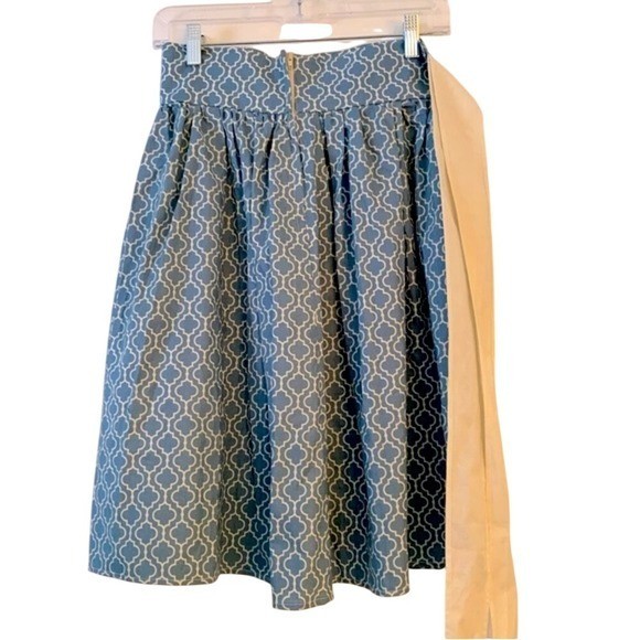 HEARTBREAKER. Teal/White Skirt with band. Size Sml. 90s Style.