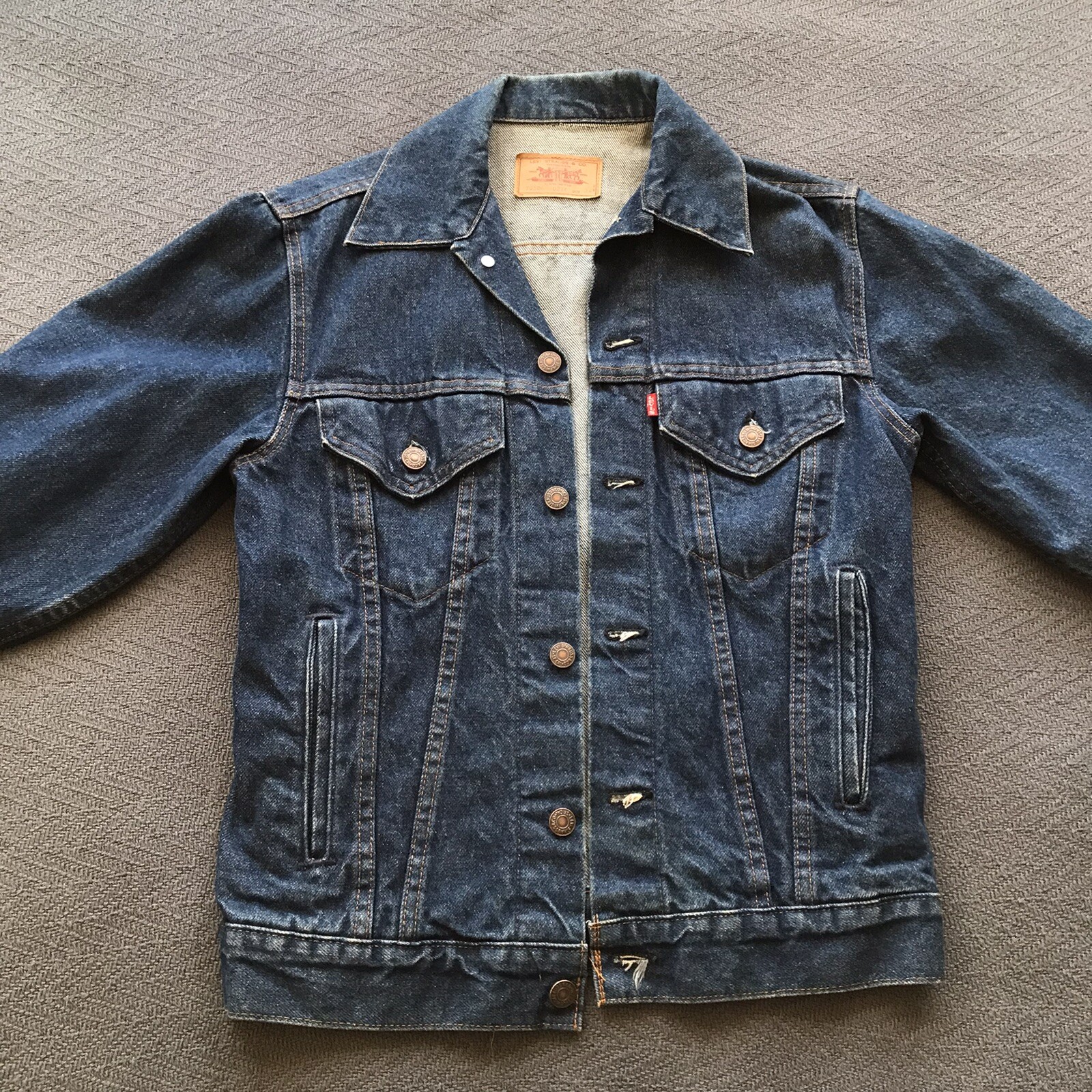 Vintage Levi’s Denim Jean Jacket Dark Wash Size 34 Awesome