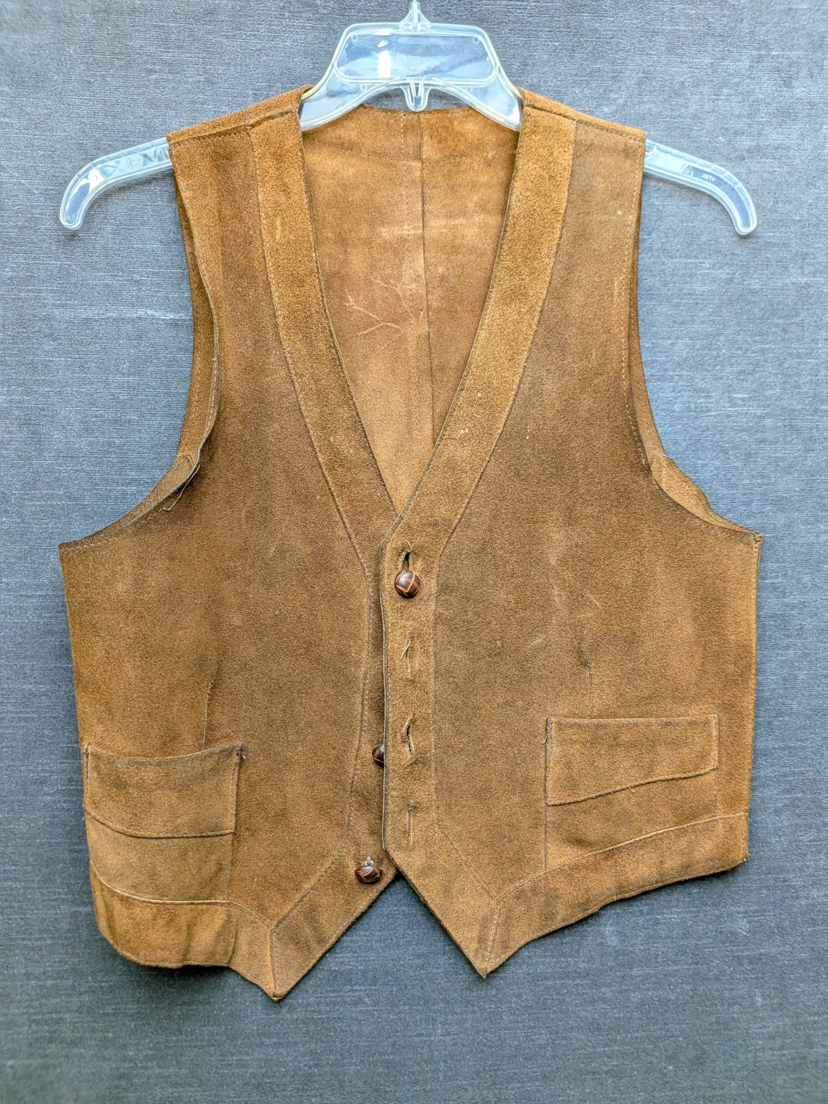 Vtg Brown Suede Vest Faux Wood Buttons 70’s Chic Hippy Festival Vest 38″ Chest