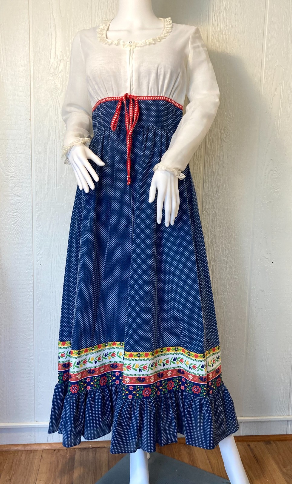 Vintage 1970s Evelyn Pearson Maxi Dress Cottage Core Small Pockets! Blue Ivory