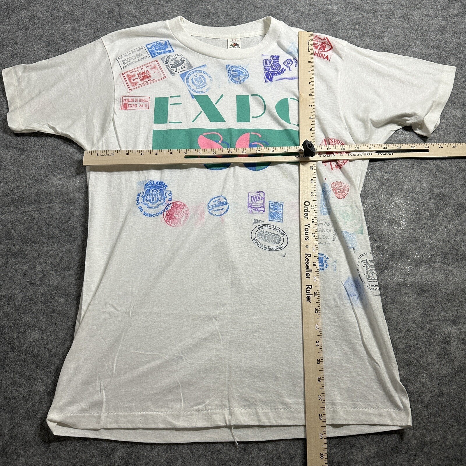 Vtg Expo 86 T-Shirt Womens Large White Passport Stamp Graphic Fruit of the Loom