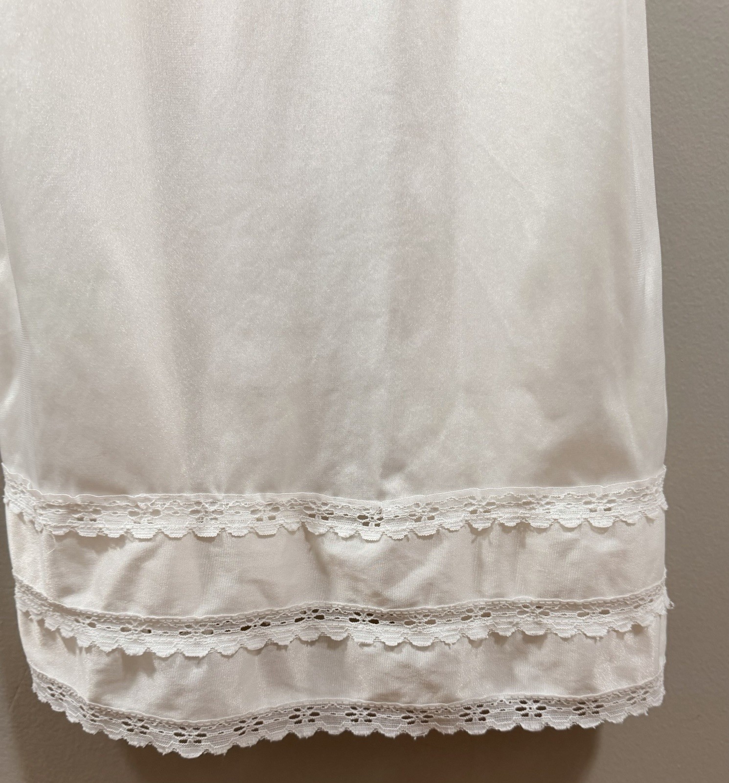 Vintage White Nylon Full Slip Dress Sz 40 Lace Floral Trim USA Union Made *Strap