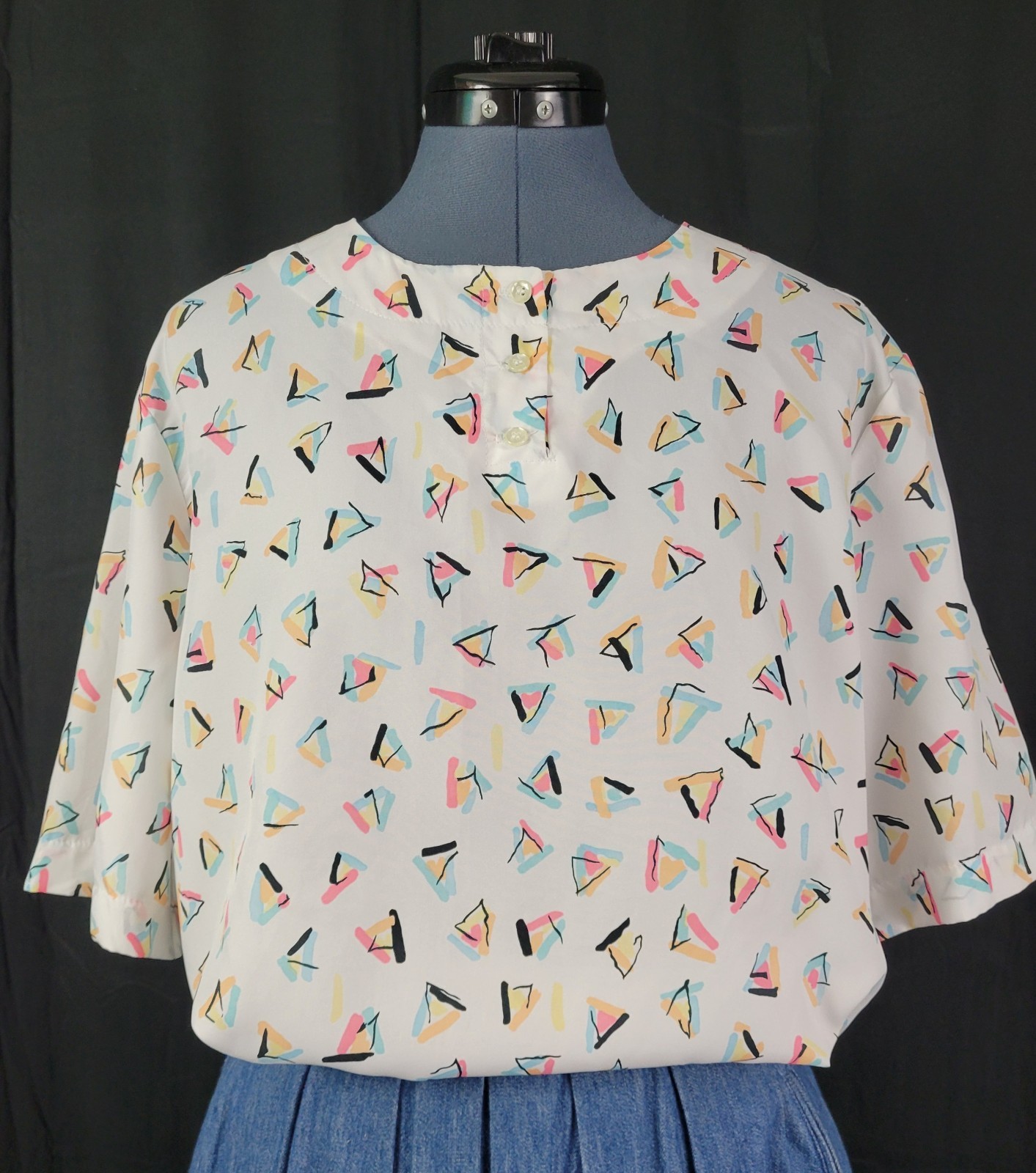 Vintage Alicia S/S Collarless White Blouse w Pastel Triangle Print Size 18