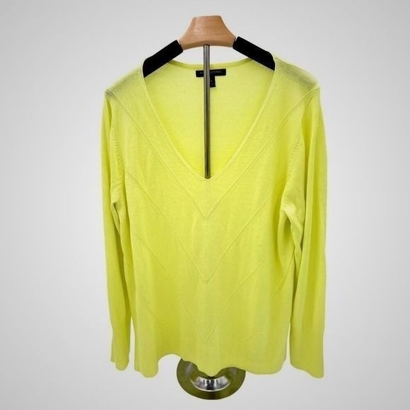 Banana Republic Womens Neon Yellow V-Neck Chevron Knit Sweater Size Large