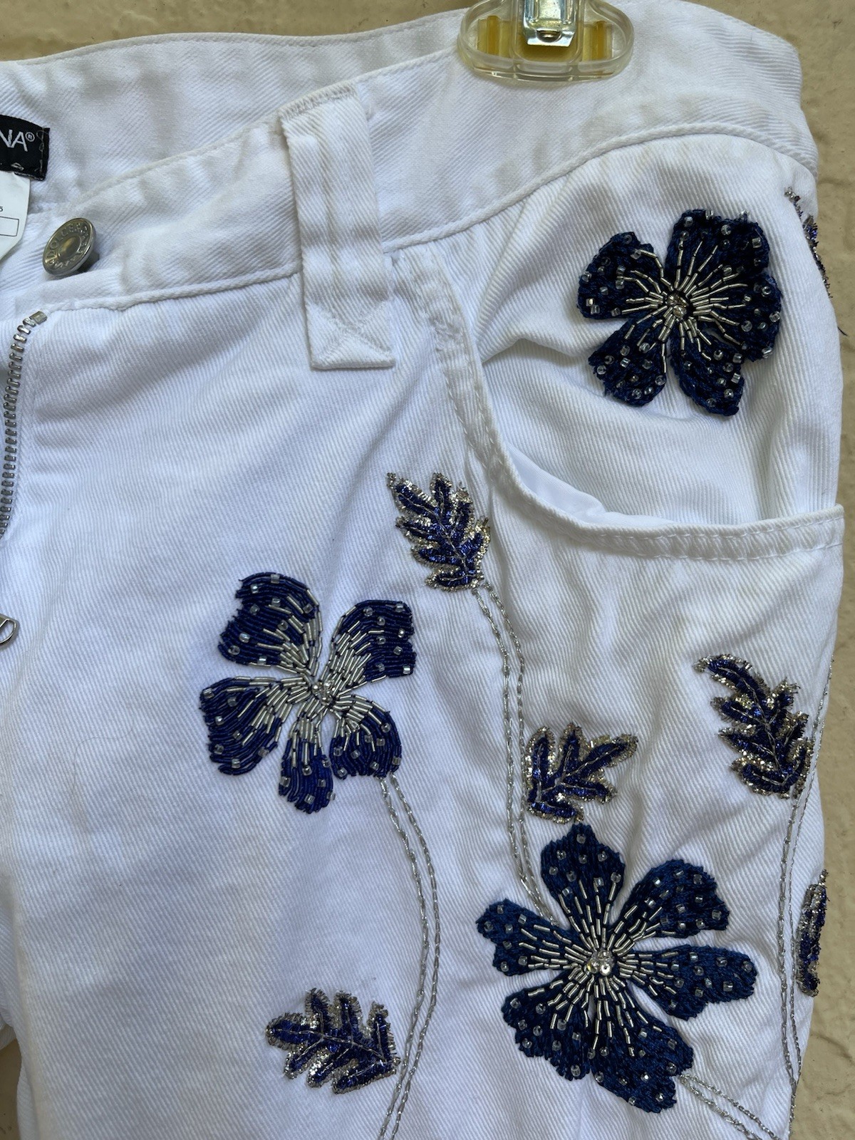 Dolce Gabbana Vintage Women’s White Jeans Blue Beaded Flowers.Italy 44