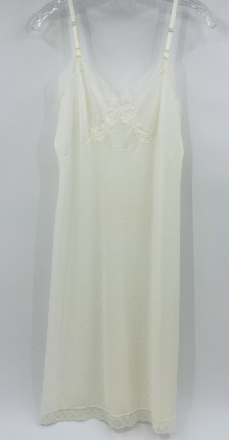 Vintage Vassarette Nylon Crepelon Full Slip Ivory Lace Trim Size A 34