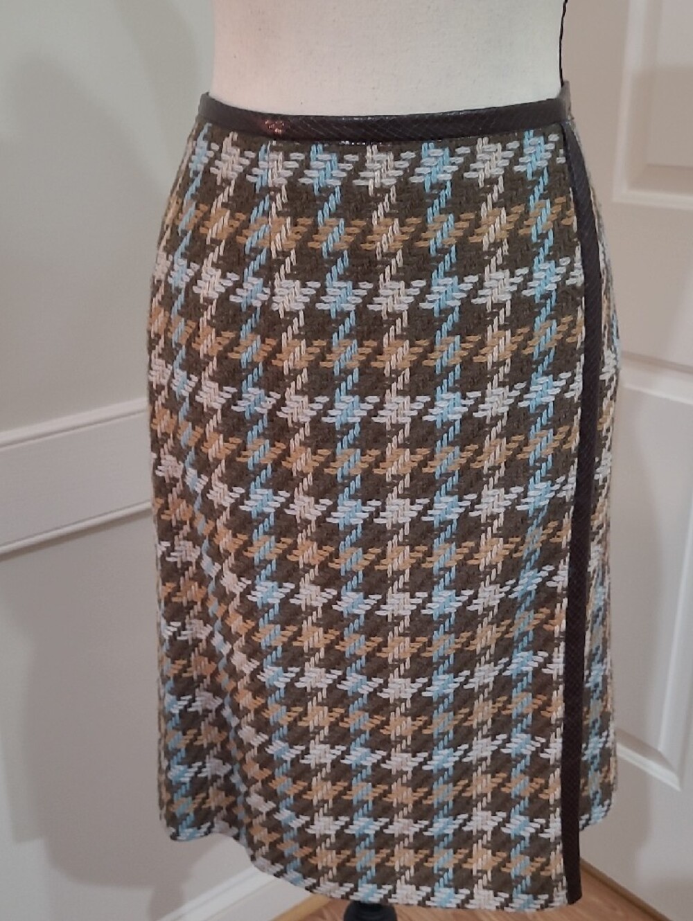 1960s Citrine Two-Piece Houndstooth Skirt Suit in Brown and Light Blue