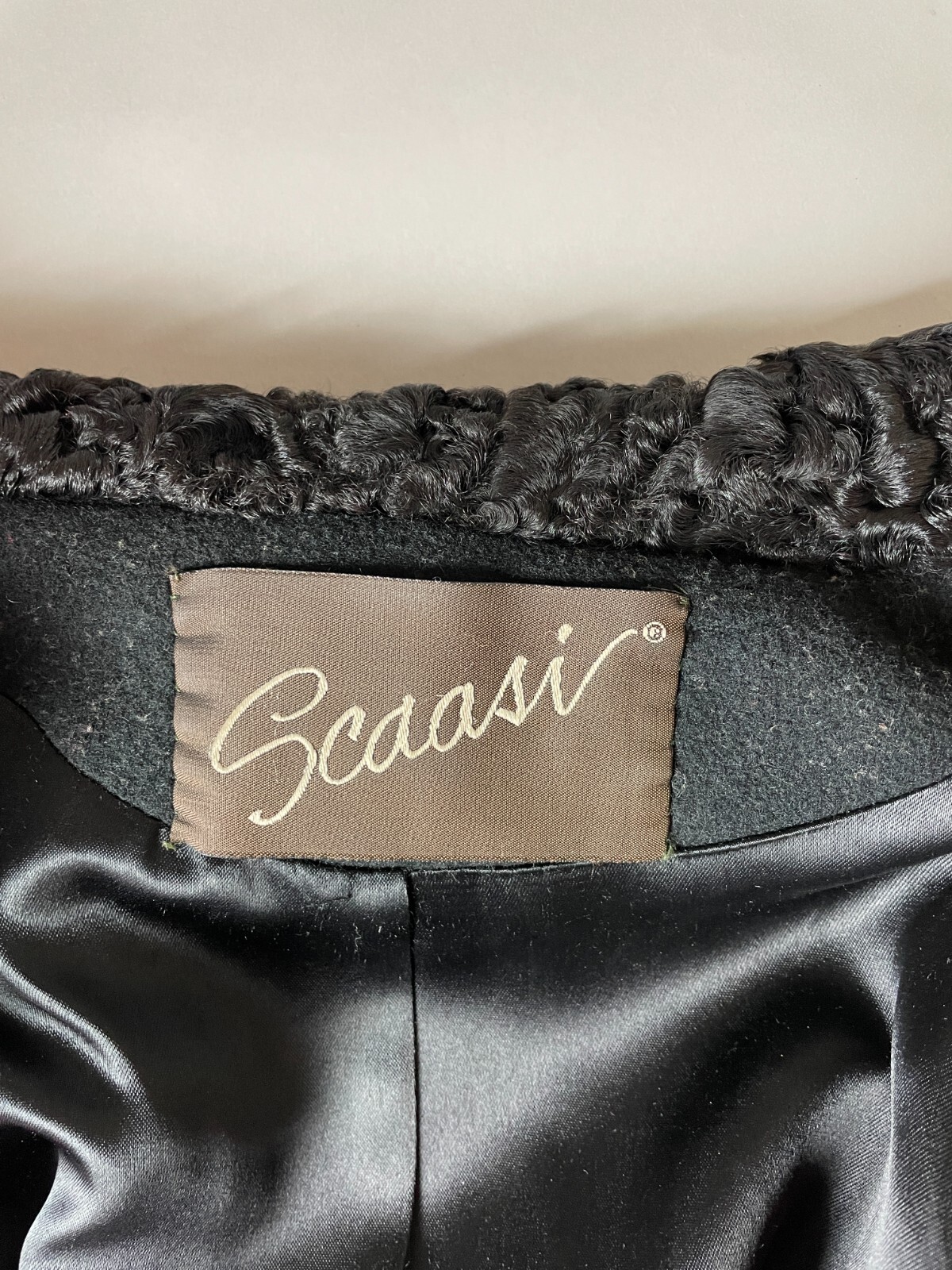 Vintage 80s SCAASI black 100% merino wool + Lamb Fur trim Heavy Coat 4, LINT