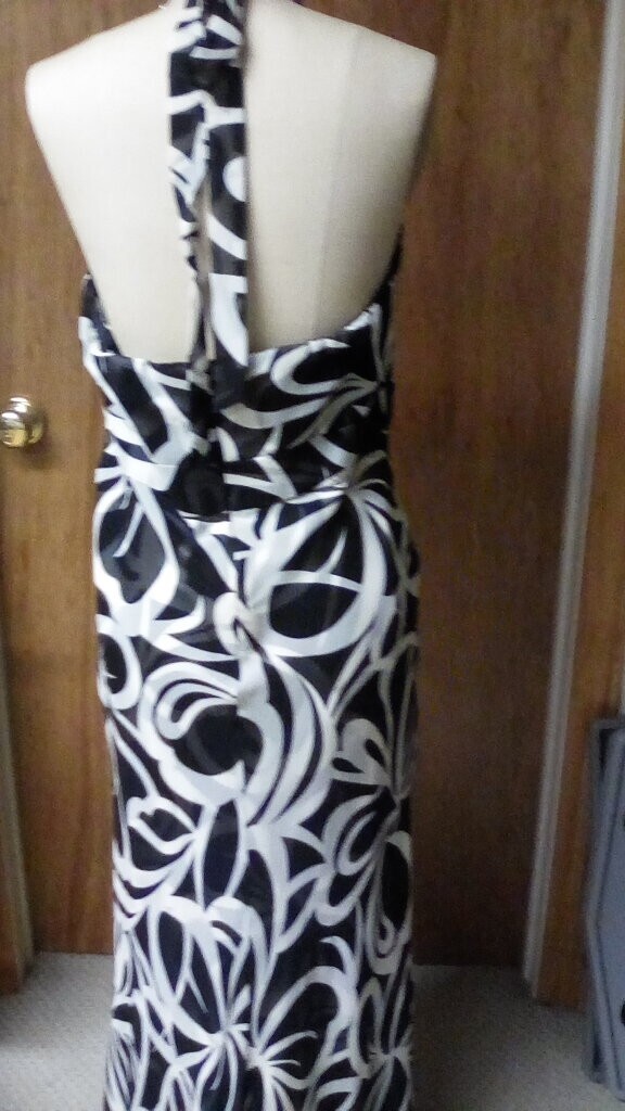 DONNA RICCO NEW YORK SILK HALTER STYLE FORMAL EVENING GOWN BLACK & White SIZE 8P