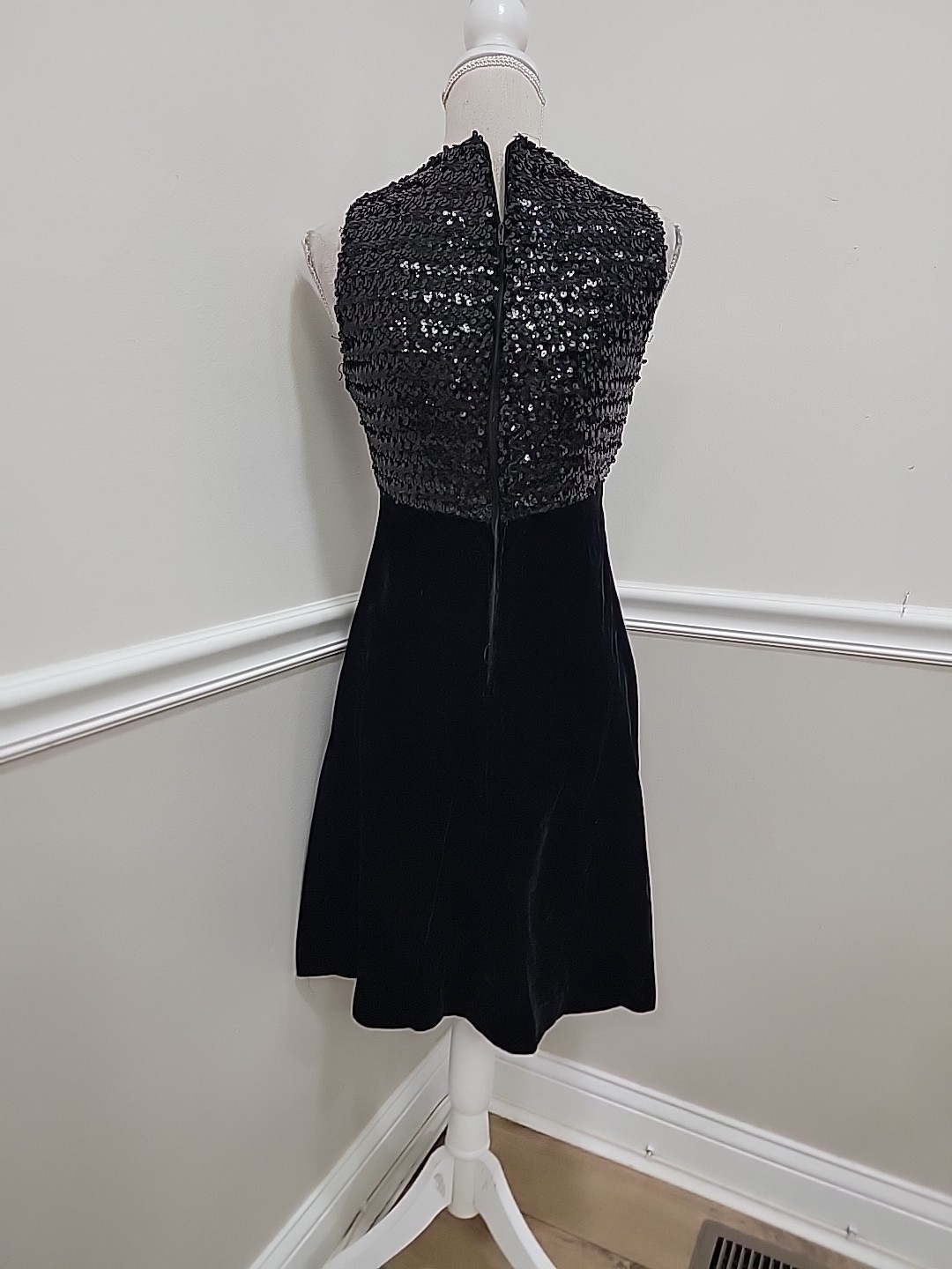 VTG 60s The Kollection Ltd Black Velvet Evening Gown – Sequin Bodice,Mod GoGo