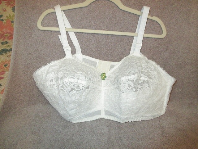 Vtg Pointy Bullet Bra Size 40DD Floral Lace Fetish Burlesque Pin Up 50s 60S USA
