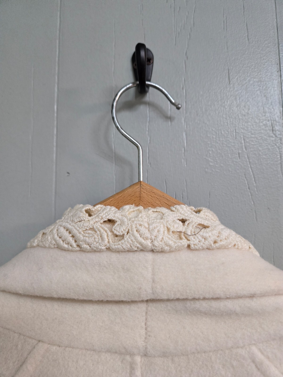 Andrea Women’s Coat Size 8 Cream With Eyelet Lace Trim 70% Wool Lined UEC