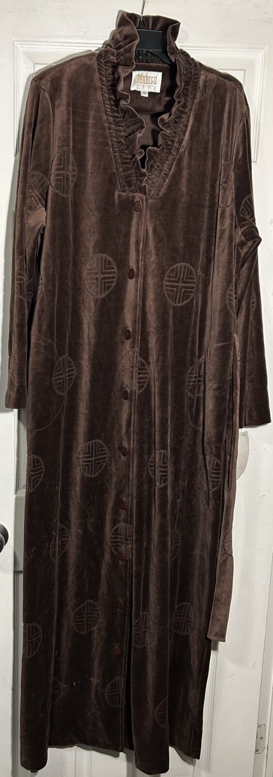 Bendigo Impressions Women size medium Brown vintage long sleeve velour maxi robe
