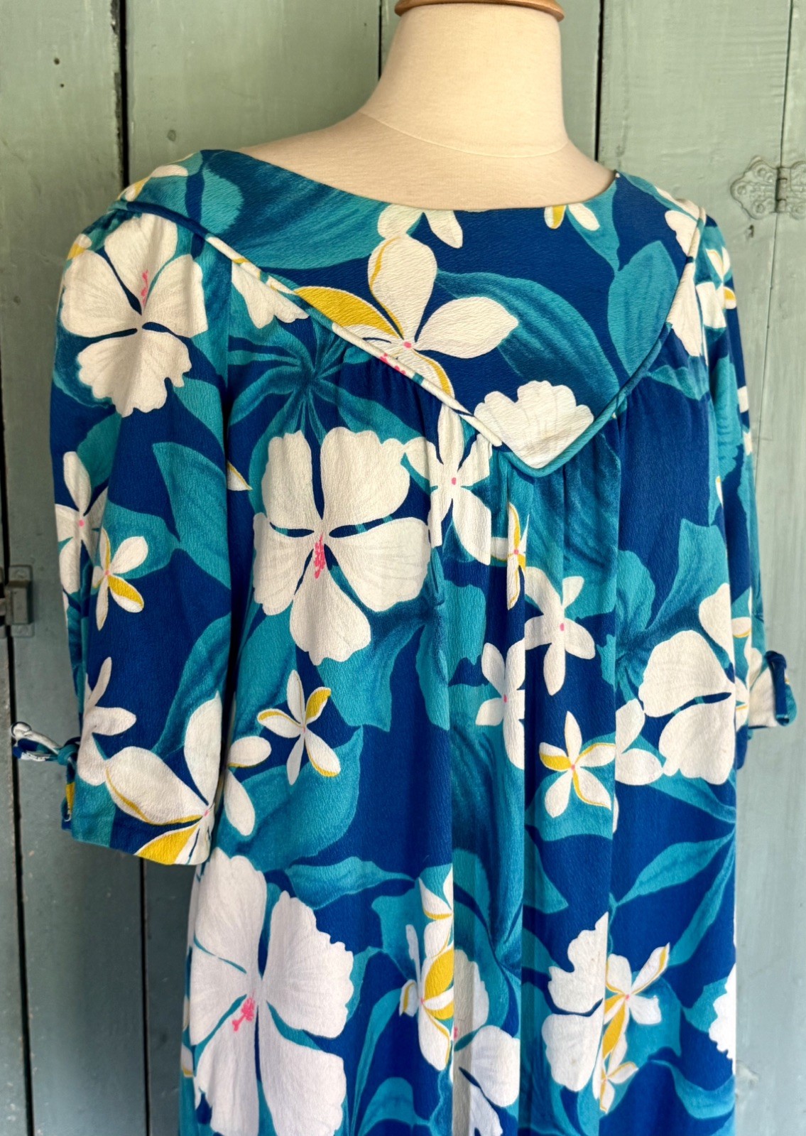 VTG 60’s Reef Hawaii Cotton Barkcloth Muumuu Dress V-Yoke Bow Slv Luau Tiki S/M