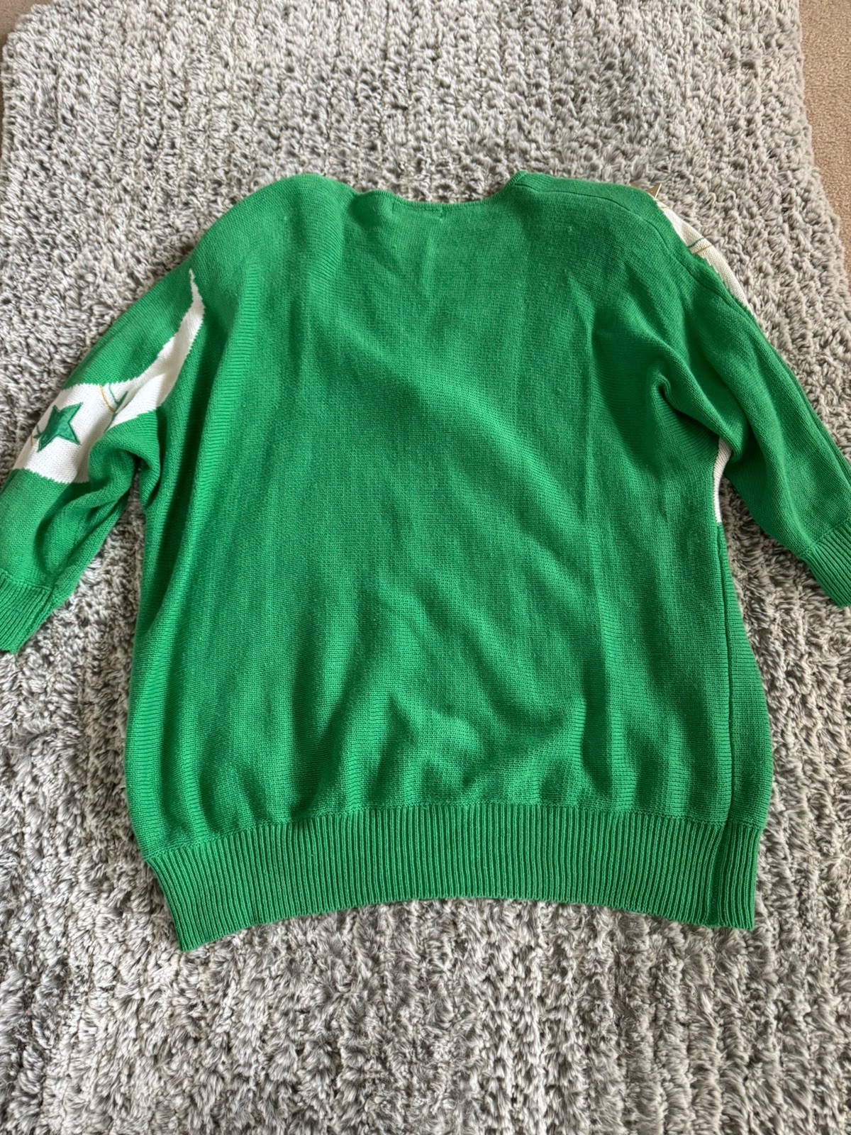 VTG EMINENT SWEATE GREEN L CREW NECK SCHOULDER PADS DANGLE GOLD STARS, MOONS