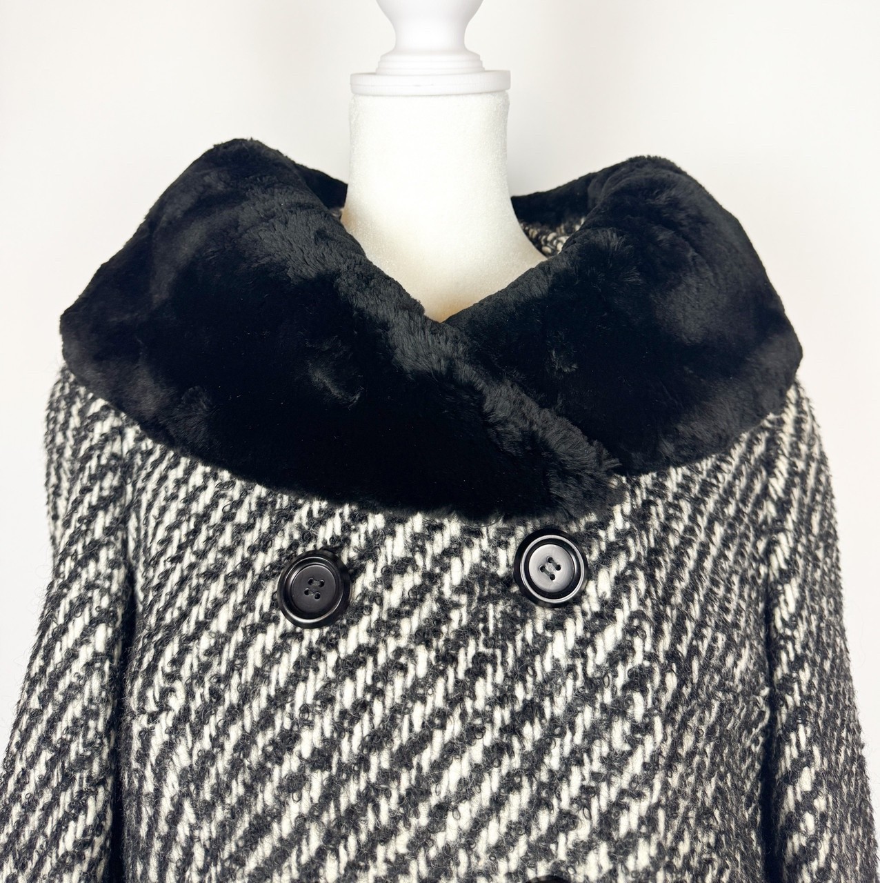 1960s Vintage Wool Tweed Chinchilla Fur Trim Jacket and Skirt Suit Set