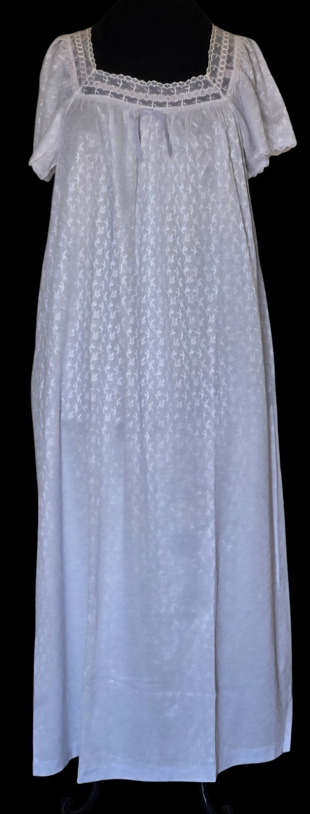 1970s JULI OF SLUMBERTOGS Shimmering White Nightgown W/ Lavender Satin Ribbon M