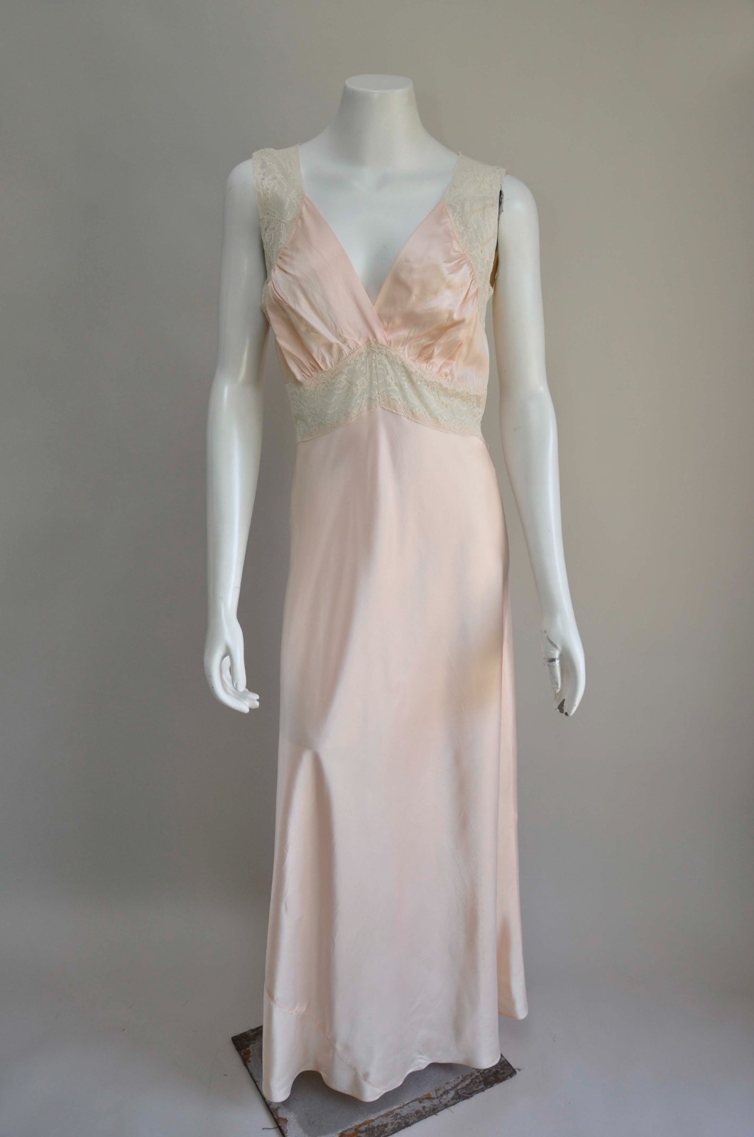 Vintage 1930s Peach Satin Bias Cut Slip Dress Nightgown w/ Lace Details M/L