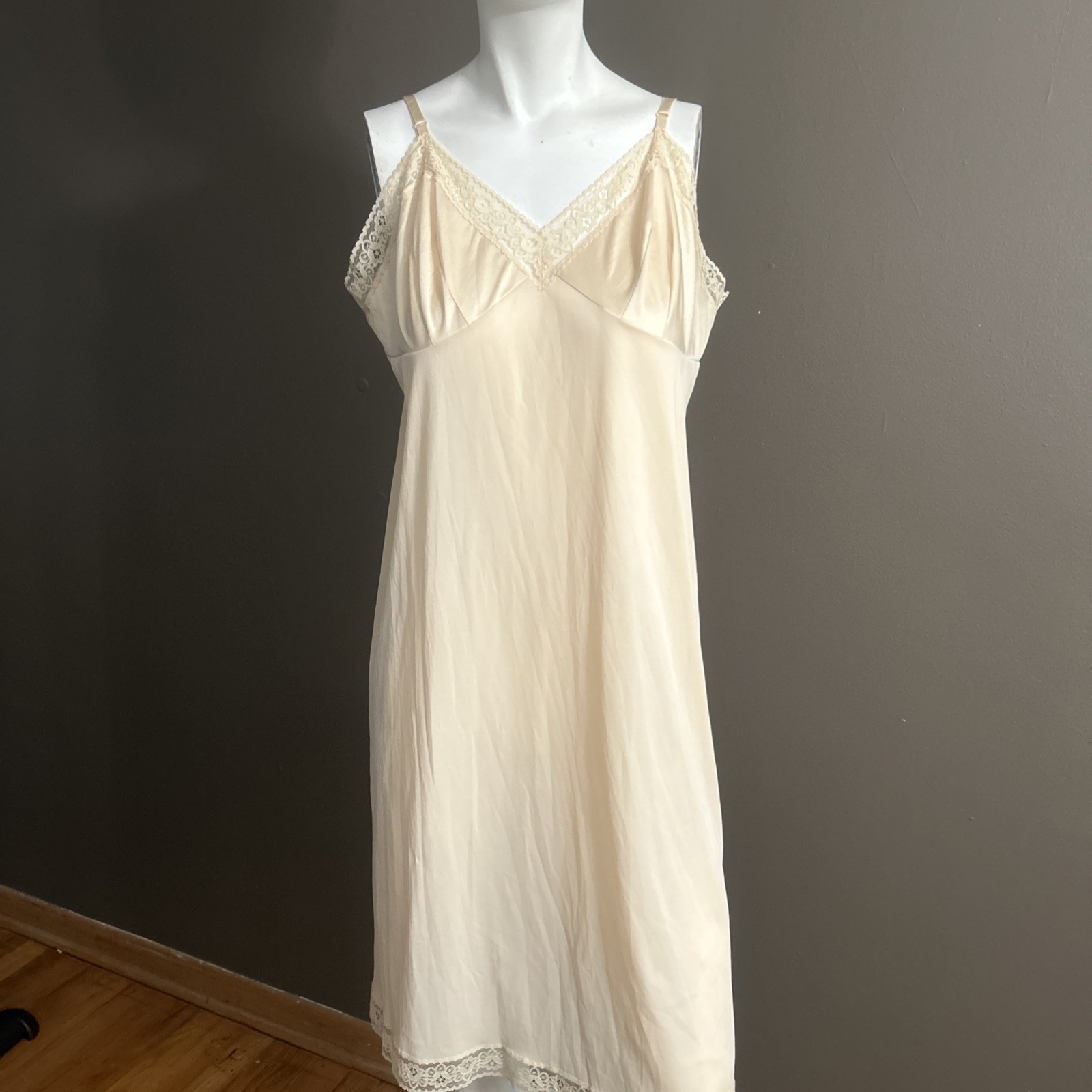 Vintage Slip Vanity Fair Size 40 All Nylon Made in U.S.A.