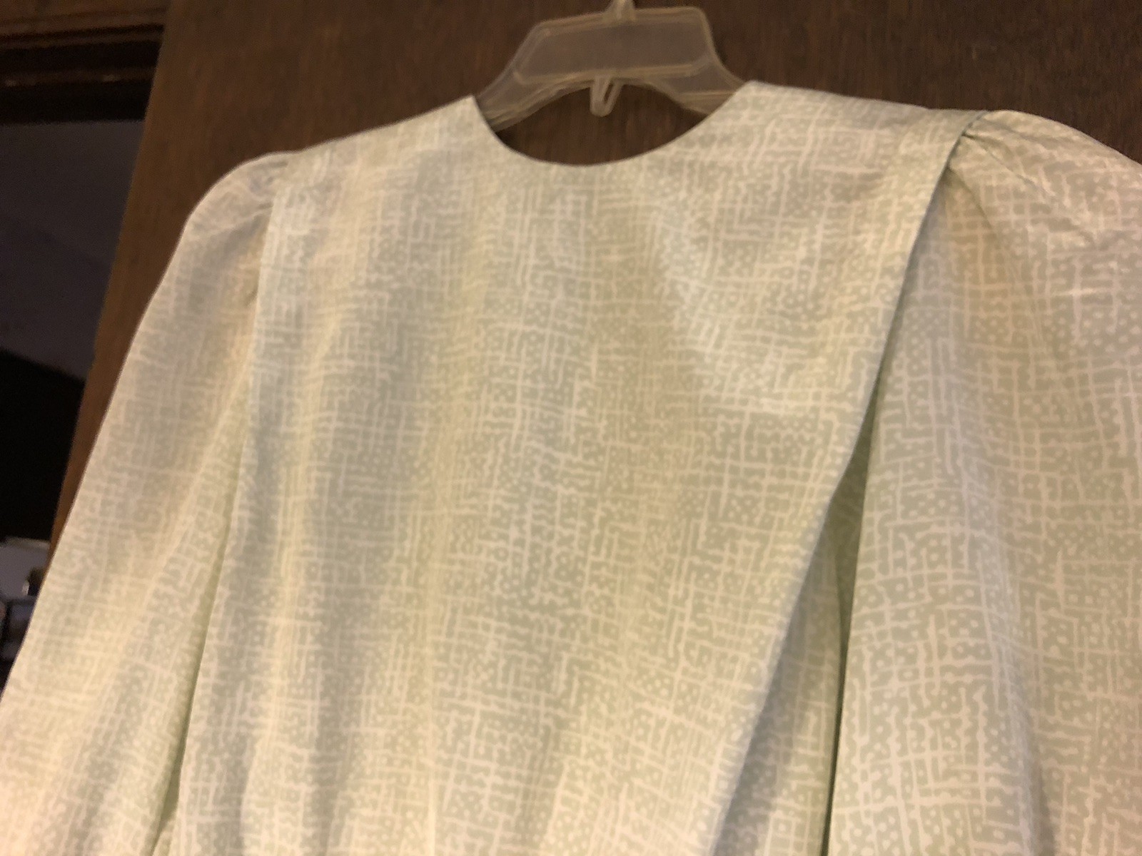 Vintage 90s women’s size 8 Justine Todd polyester green pleated dress 48″ long