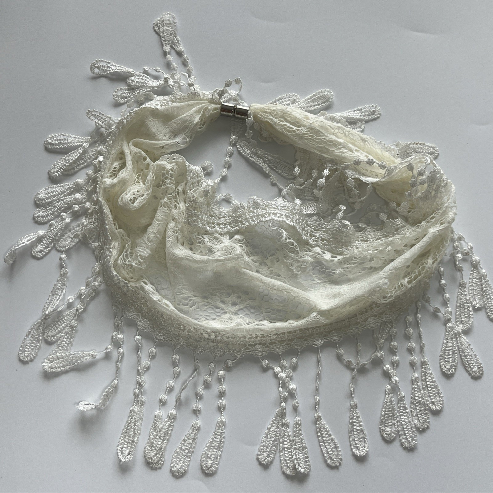 Vtg Capelet Lace Shawl Off White IvorBeaded Lace Collar Tassels Magnetic Closure