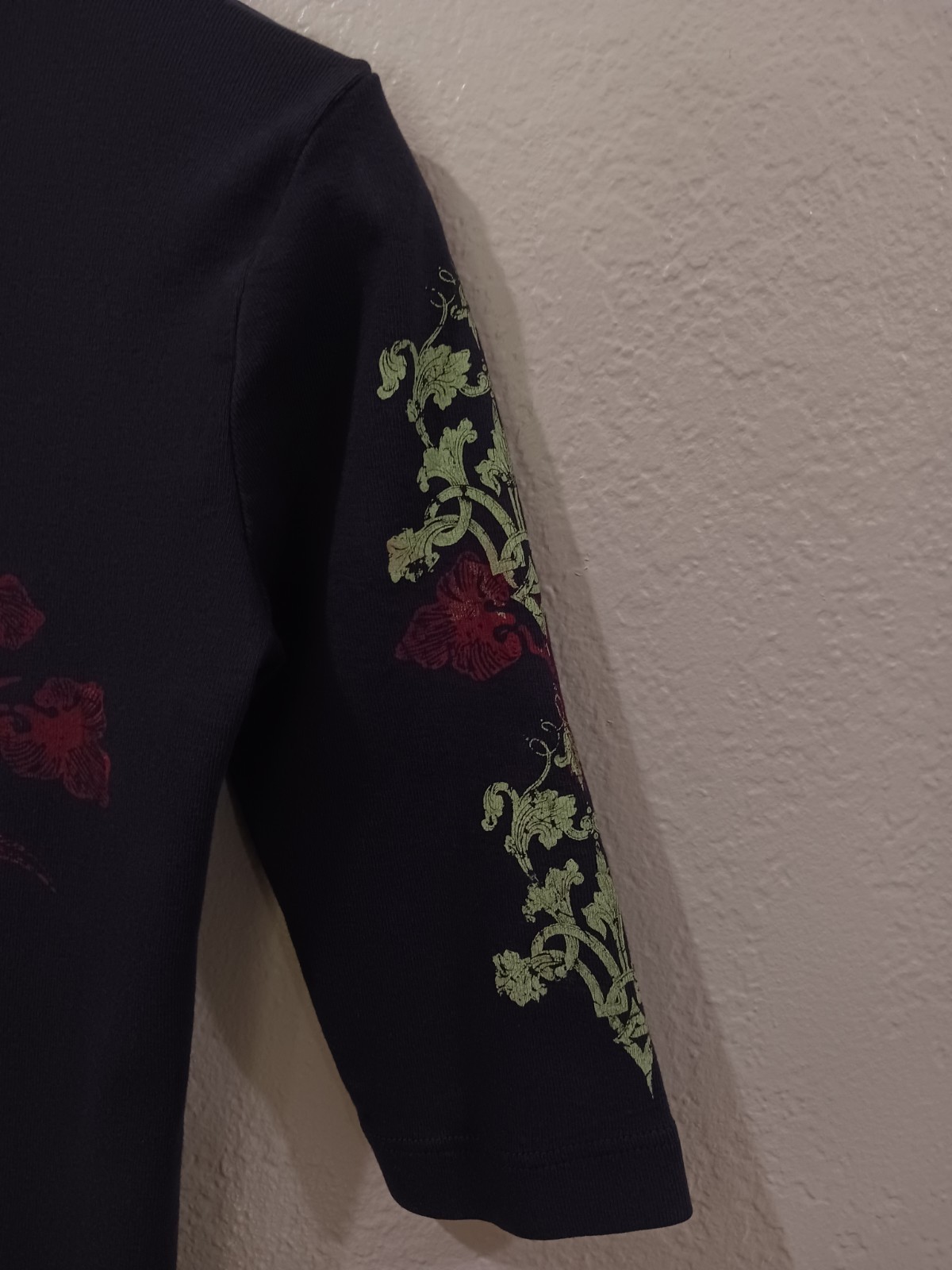 Sledge USA „Damask” Vintage 2000s Women’s 3/4 Sleeve V-Neck Long Sleeve T-Shirt