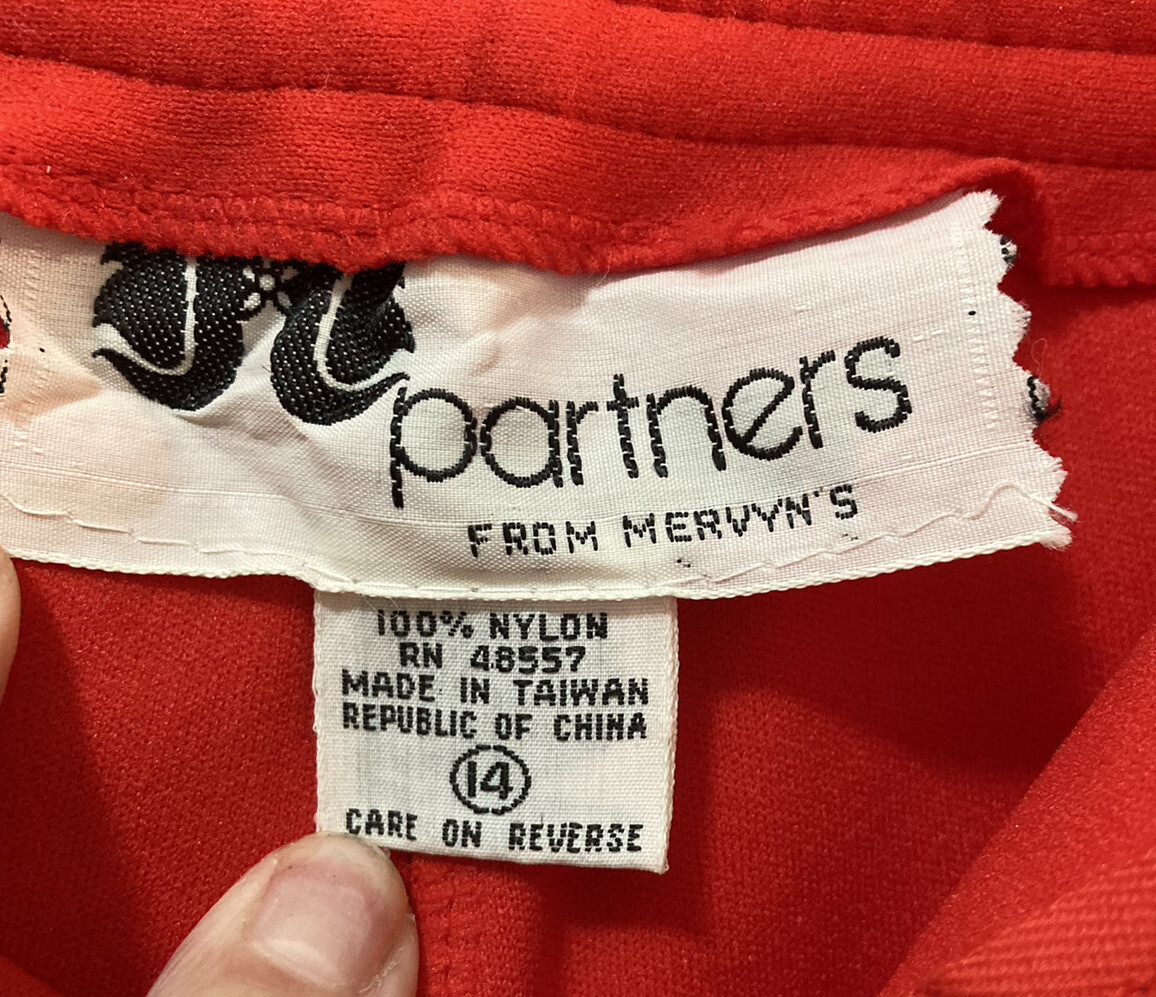 PARTNERS from MERVYNS Tomato Red Shorts Nylon Pockets Stretch Vtg ’90s 14