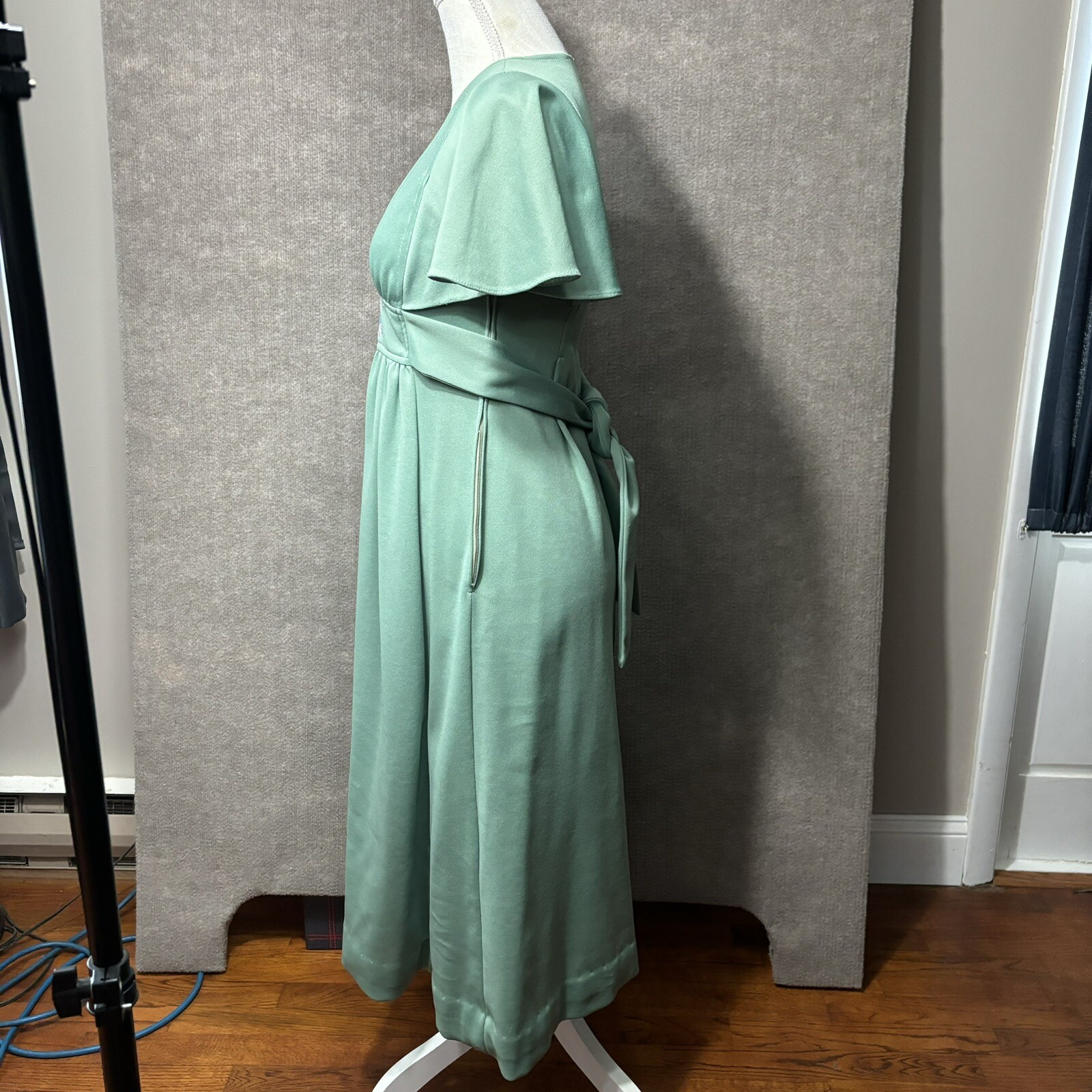 Vintage 70s Dress Sz 7 Marilyn Monroe Embroidered Green Flutter Sleeve Tie Scarf