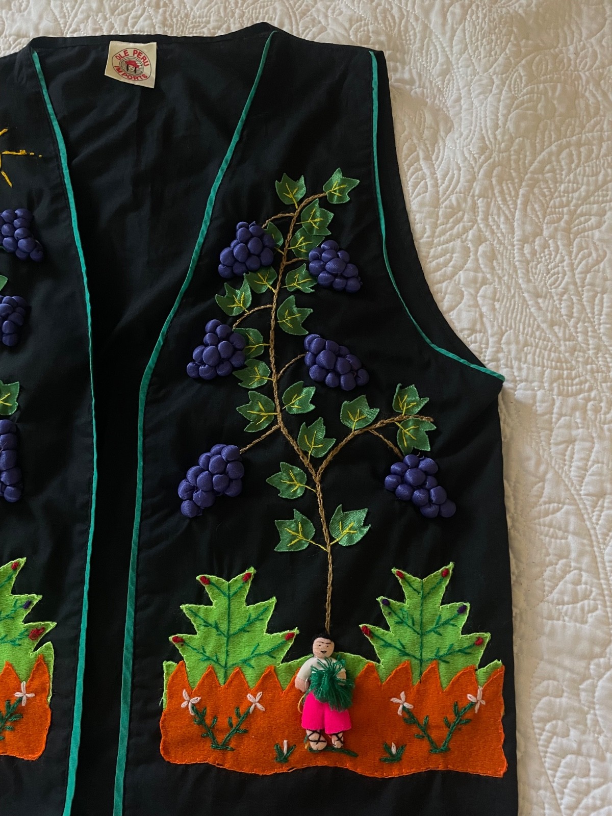 Vintage womens GRAPE VINE 3-D wine Vest Folk Art Ole Peru Imports black S M L os