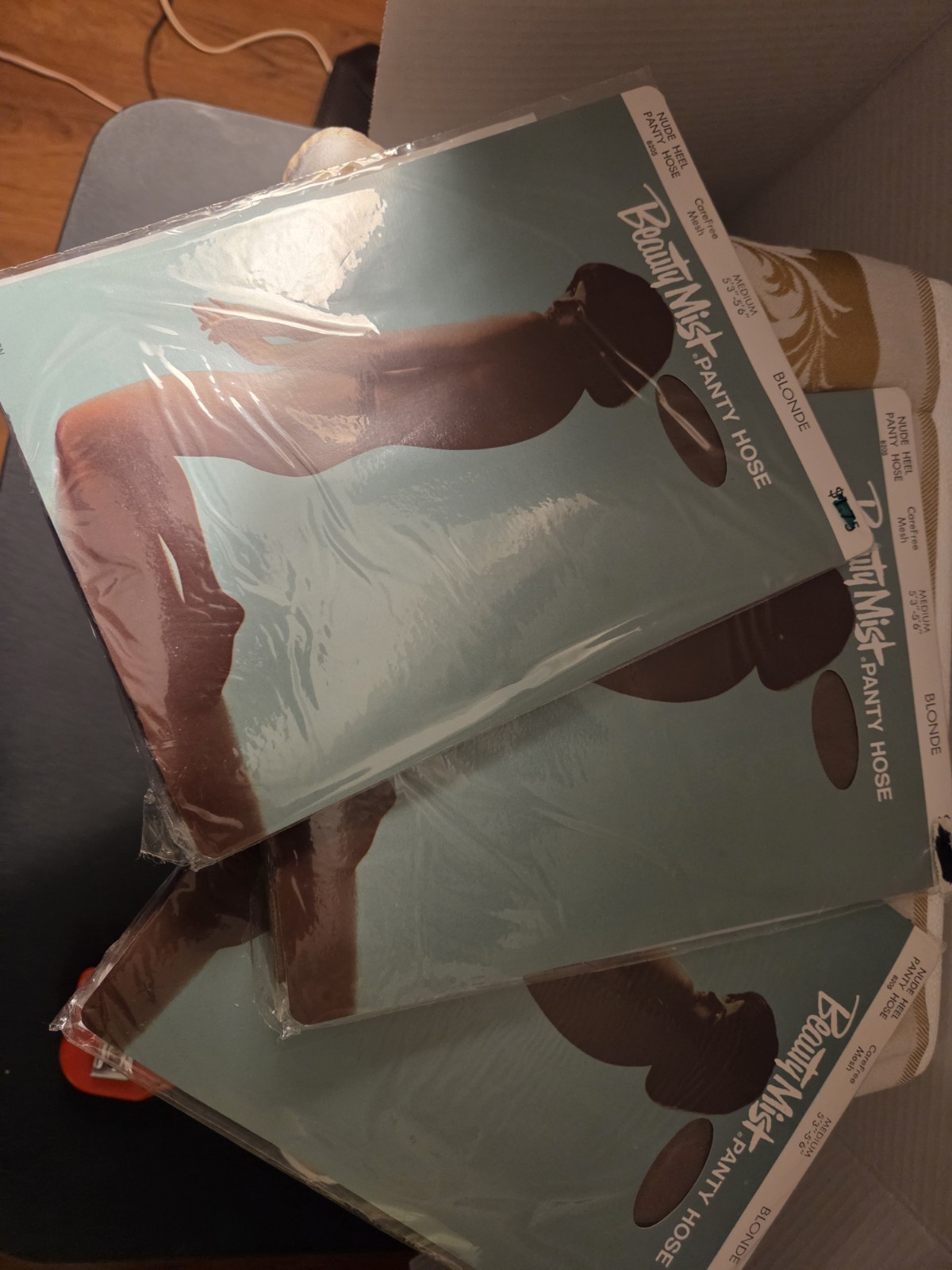 Vintage Beauty Mist Carefree Nude Heel Blonde Pantyhose MED 5’3″-5’6″ LOT OF 3