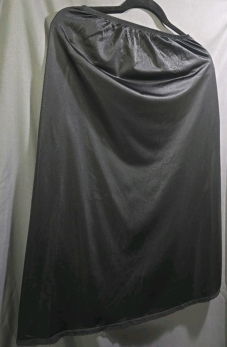 Nylon Half Slip Vintage Vanity Fair Black Single Seam Slit Waist 26″-32″ L 30″